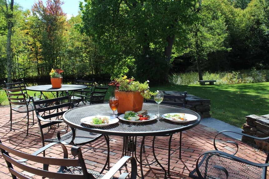 A Foodie’s Guide to Newbury, NH: Best Restaurants and Local Eats